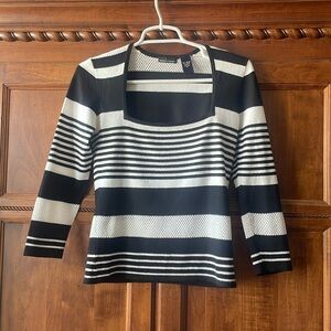 Super Cute Moda International sweater top